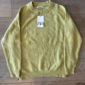 ZARA Men's Light Yellow Crewneck Knit Sweater